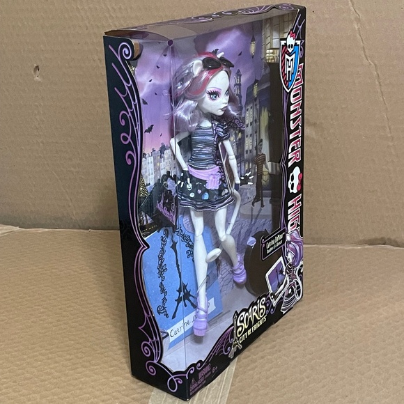 Catrine DeMew Monster High Scaris City of Frights Doll 2012 NEW! - Picture 2 of 5